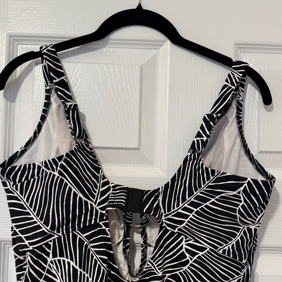 Elomi Kata Beacg Black and White Leaf Print Women's One Piece Swimsuit US 36 K/L - Picture 6 of 11